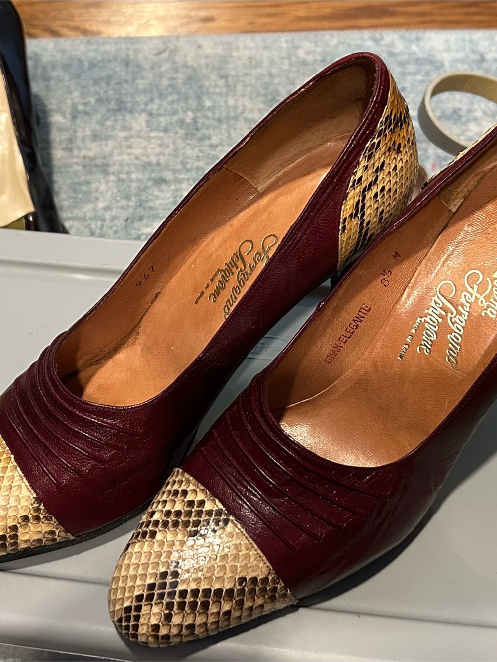 Vintage Salvatore Ferragamo Burgundy Leather Reptile Pumps 8.5 M Made Italy